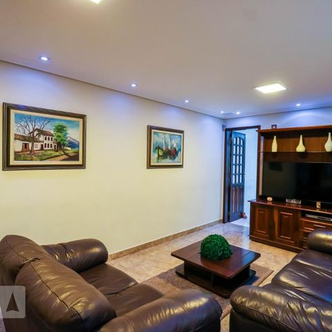 Casa para alugar com 250m², 3 quartos e 2 vagasSala