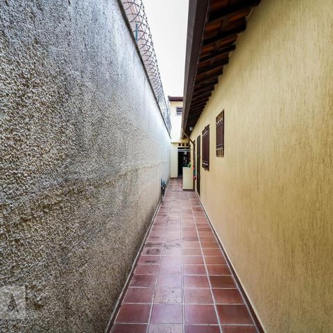 Casa para alugar com 250m², 3 quartos e 2 vagasCorredor