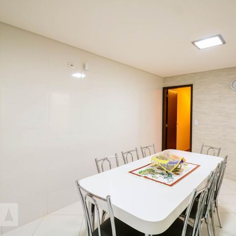 Casa para alugar com 250m², 3 quartos e 2 vagasCozinha