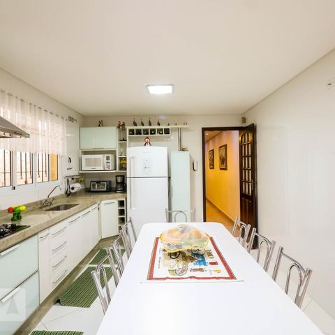 Casa para alugar com 250m², 3 quartos e 2 vagasCozinha