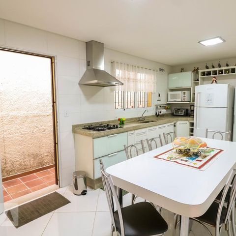 Casa para alugar com 250m², 3 quartos e 2 vagasCozinha
