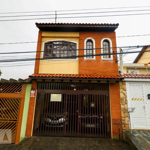 Casa para alugar com 250m², 3 quartos e 2 vagasFachada
