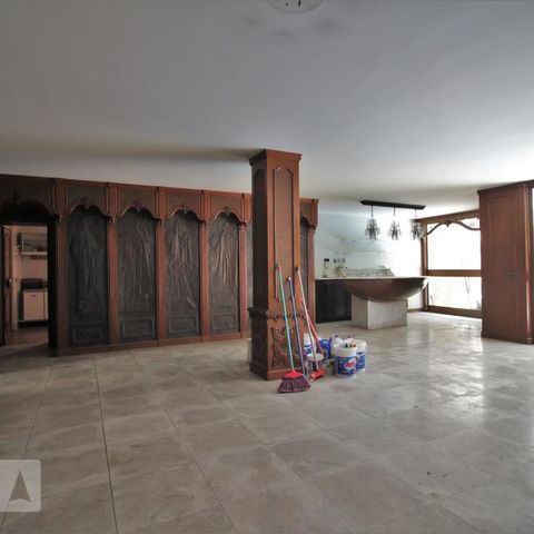 Casa para alugar com 500m², 5 quartos e 4 vagasSala