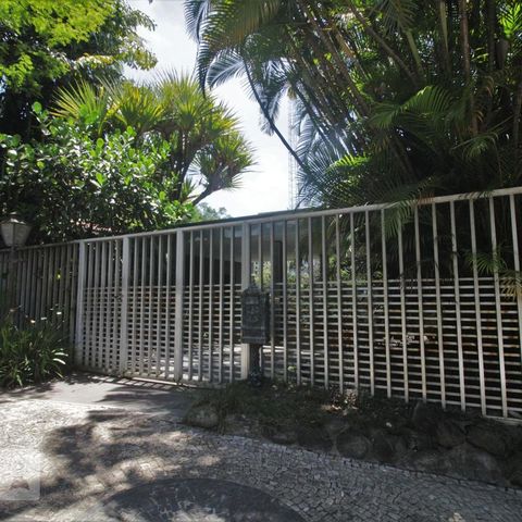 Casa para alugar com 500m², 5 quartos e 4 vagasFachada