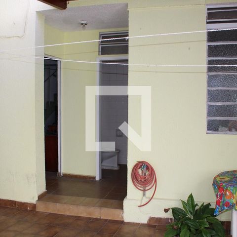 Casa à venda com 210m², 5 quartos e 2 vagasEdícula com 2 banheiros, 1 sala , 2 quartos, 1 escritório