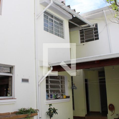 Casa à venda com 210m², 5 quartos e 2 vagasFachada
