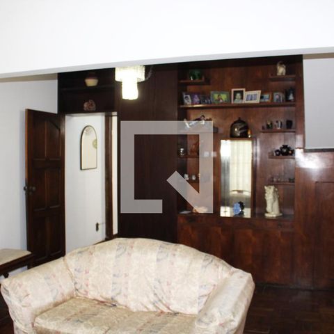 Casa à venda com 210m², 5 quartos e 2 vagasSala