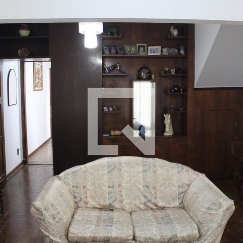 Casa à venda com 210m², 5 quartos e 2 vagasSala