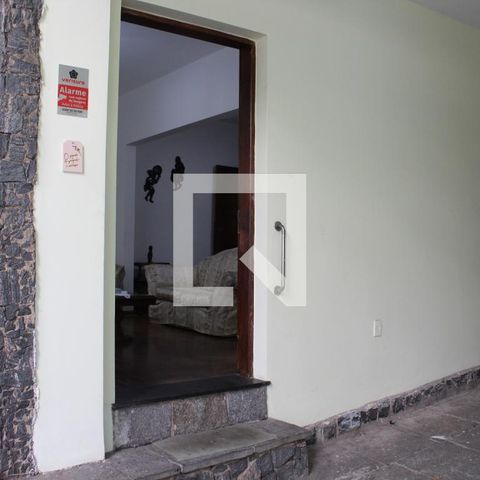Casa à venda com 210m², 5 quartos e 2 vagasPorta de entrada