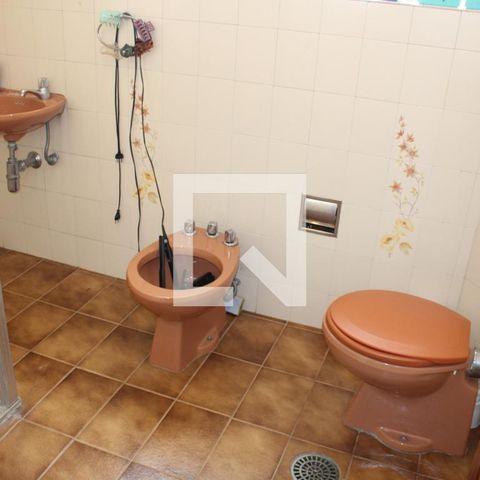 Casa à venda com 210m², 5 quartos e 2 vagasBanheiro