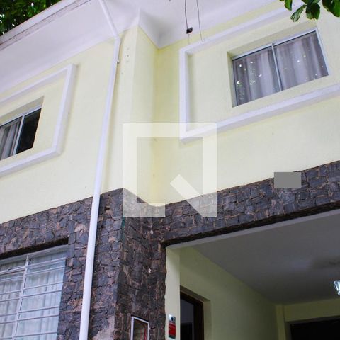 Casa à venda com 210m², 5 quartos e 2 vagasFachada
