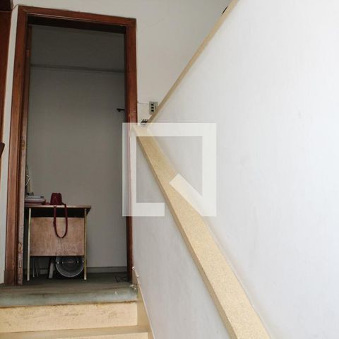 Casa à venda com 210m², 5 quartos e 2 vagasEscada