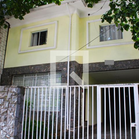 Casa à venda com 210m², 5 quartos e 2 vagasFachada