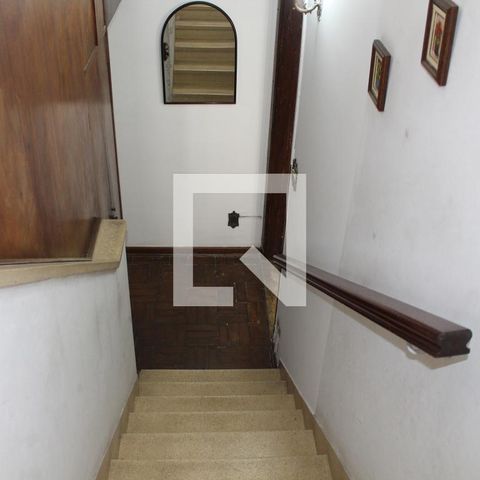 Casa à venda com 210m², 5 quartos e 2 vagasEscada