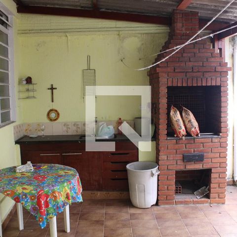 Casa à venda com 210m², 5 quartos e 2 vagasChurrasqueira