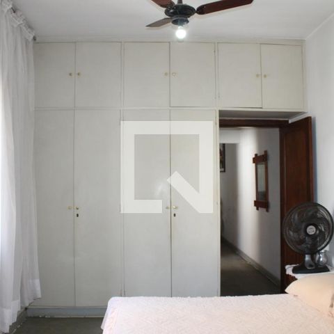 Casa à venda com 210m², 5 quartos e 2 vagasQuarto Suíte