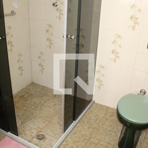 Casa à venda com 210m², 5 quartos e 2 vagasBanheiro da Suíte