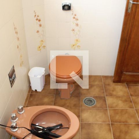 Casa à venda com 210m², 5 quartos e 2 vagasBanheiro