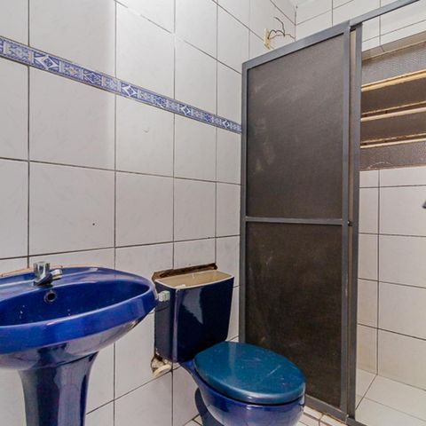 Casa de condomínio à venda com 75m², 2 quartos e sem vagaBanheiro