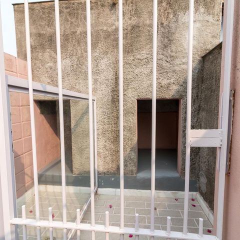 Casa à venda com 326m², 3 quartos e 6 vagasÁrea externa - canil