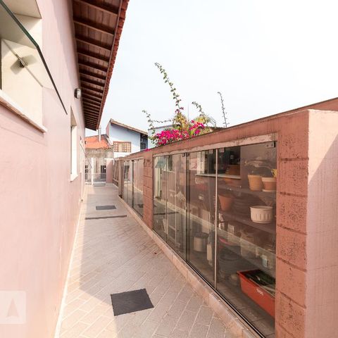 Casa à venda com 326m², 3 quartos e 6 vagasÁrea externa lateral