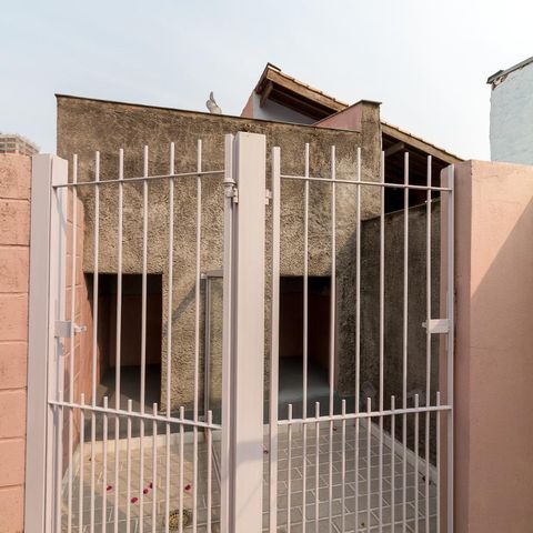 Casa à venda com 326m², 3 quartos e 6 vagasÁrea externa - canil