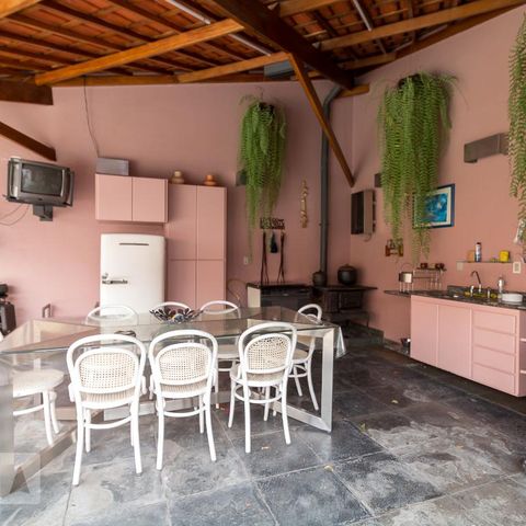 Casa à venda com 326m², 3 quartos e 6 vagasChurrasqueira