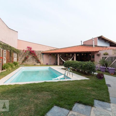 Casa à venda com 326m², 3 quartos e 6 vagasPiscina