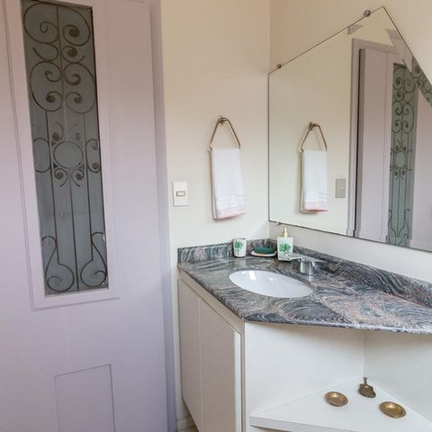 Casa à venda com 326m², 3 quartos e 6 vagasLavabo