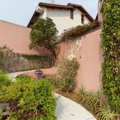 Casa à venda com 326m², 3 quartos e 6 vagasEntrada da casa