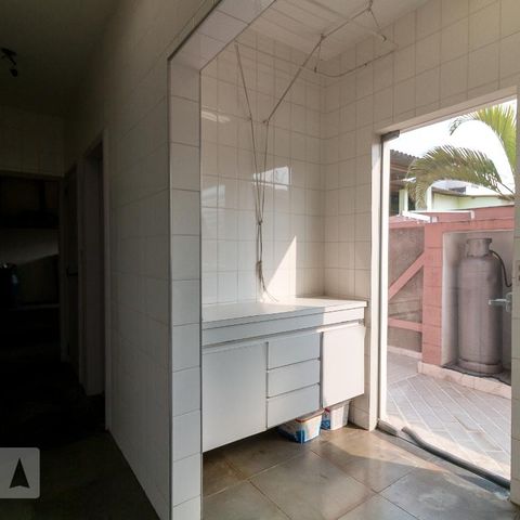 Casa à venda com 326m², 3 quartos e 6 vagasÁrea de serviço