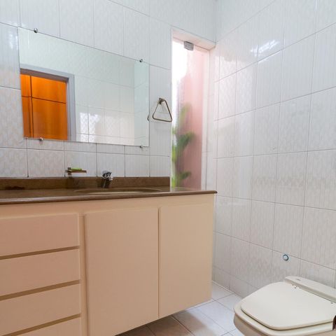 Casa à venda com 326m², 3 quartos e 6 vagasBanheiro quarto 1 suíte