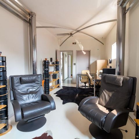 Casa à venda com 326m², 3 quartos e 6 vagasEscritório e sala de TV
