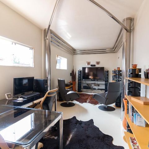 Casa à venda com 326m², 3 quartos e 6 vagasEscritório e sala de TV