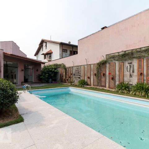 Casa à venda com 326m², 3 quartos e 6 vagasPiscina