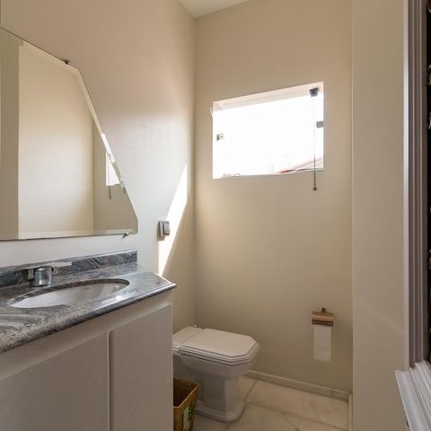 Casa à venda com 326m², 3 quartos e 6 vagasLavabo