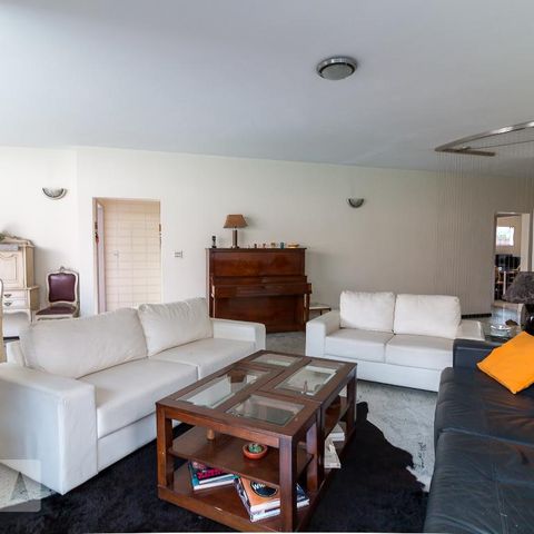Casa à venda com 326m², 3 quartos e 6 vagasSala de estar