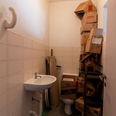 Casa à venda com 326m², 3 quartos e 6 vagasBanheiro da garagem