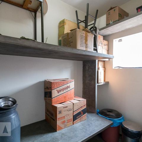 Casa à venda com 326m², 3 quartos e 6 vagasQuarto de serviço