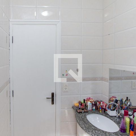 Casa à venda com 200m², 3 quartos e 6 vagasBanheiro da Suíte 2