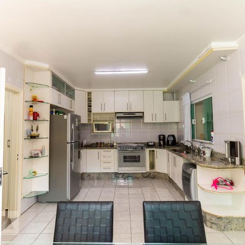 Casa à venda com 200m², 3 quartos e 6 vagasCozinha
