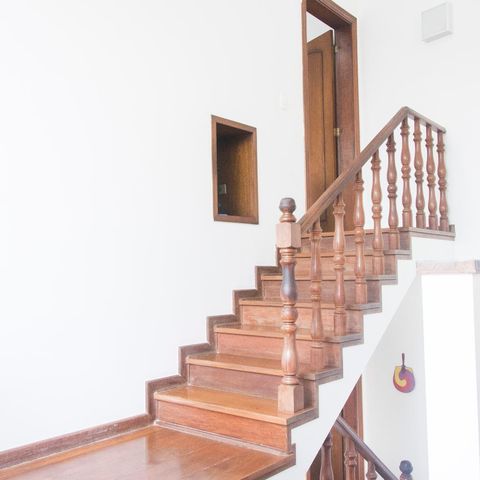 Casa à venda com 354m², 3 quartos e 3 vagasEscadas 