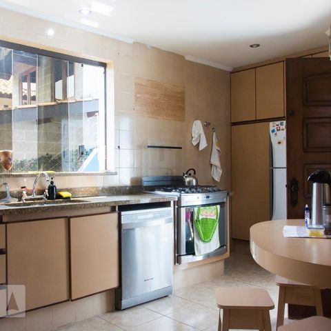 Casa à venda com 354m², 3 quartos e 3 vagasCozinha