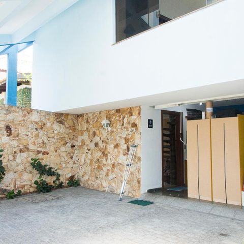 Casa à venda com 354m², 3 quartos e 3 vagasFachada