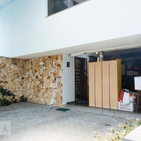 Casa à venda com 354m², 3 quartos e 3 vagasFachada