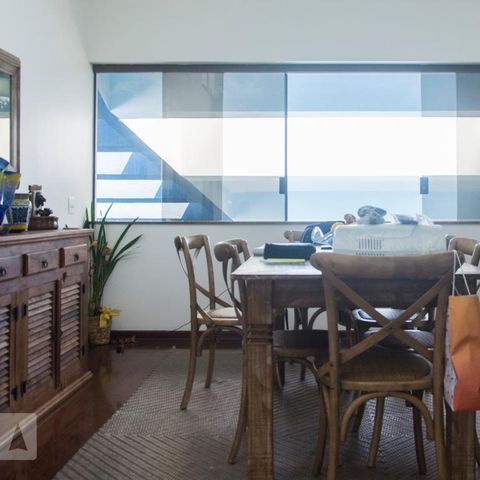 Casa à venda com 354m², 3 quartos e 3 vagasSala