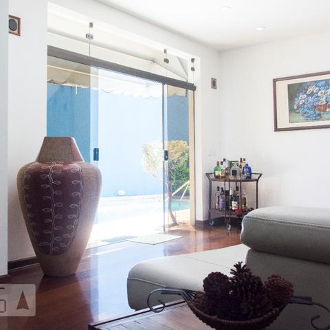 Casa à venda com 354m², 3 quartos e 3 vagasSala