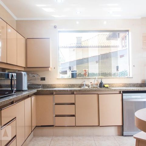Casa à venda com 354m², 3 quartos e 3 vagasCozinha
