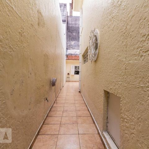 Casa à venda com 165m², 3 quartos e 2 vagasCorredor lateral