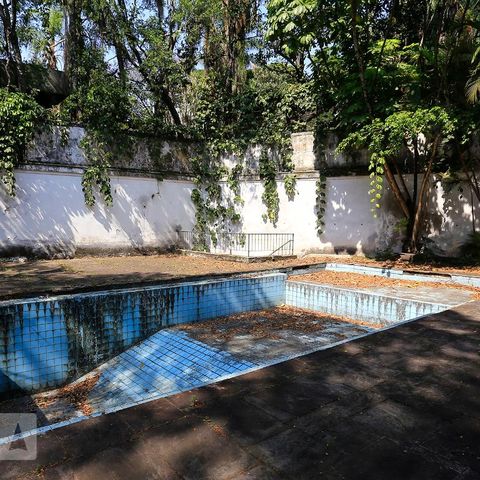 Casa à venda com 900m², 4 quartos e 4 vagasPiscina